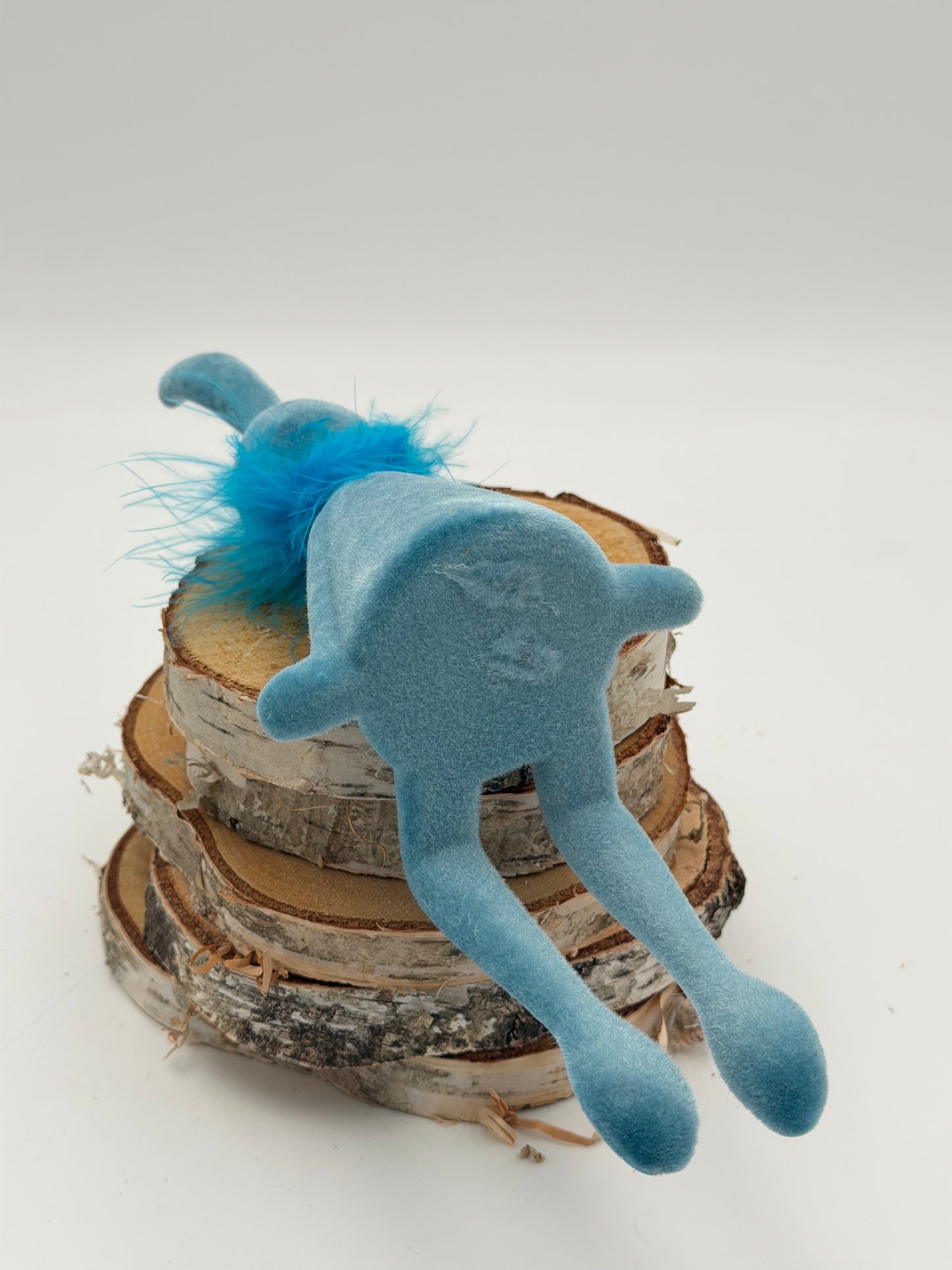 Kantenhocker Osterhase blau 27 cm beflockt sitzend 1 Stück