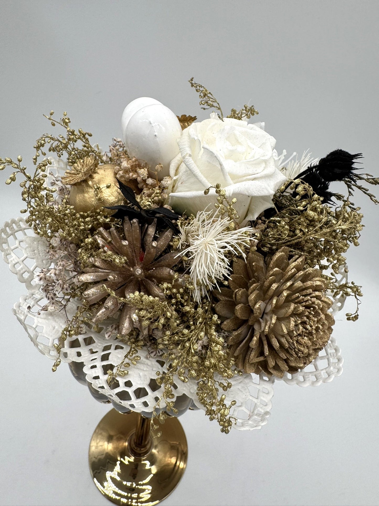 Trockenblumenstrauß mit Manschette gold weiß