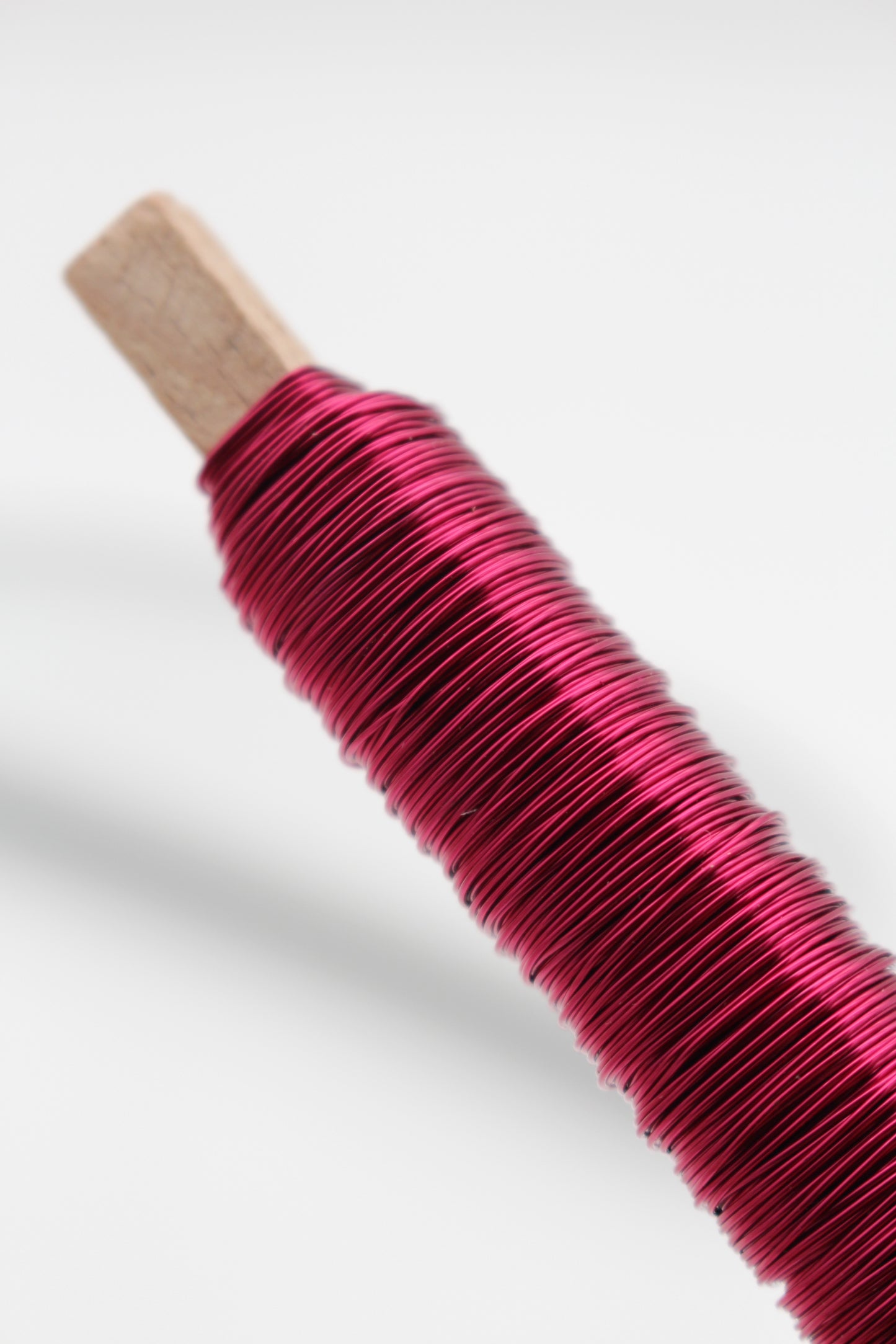 Draht auf Holzspule 100 Gramm beere burgunder