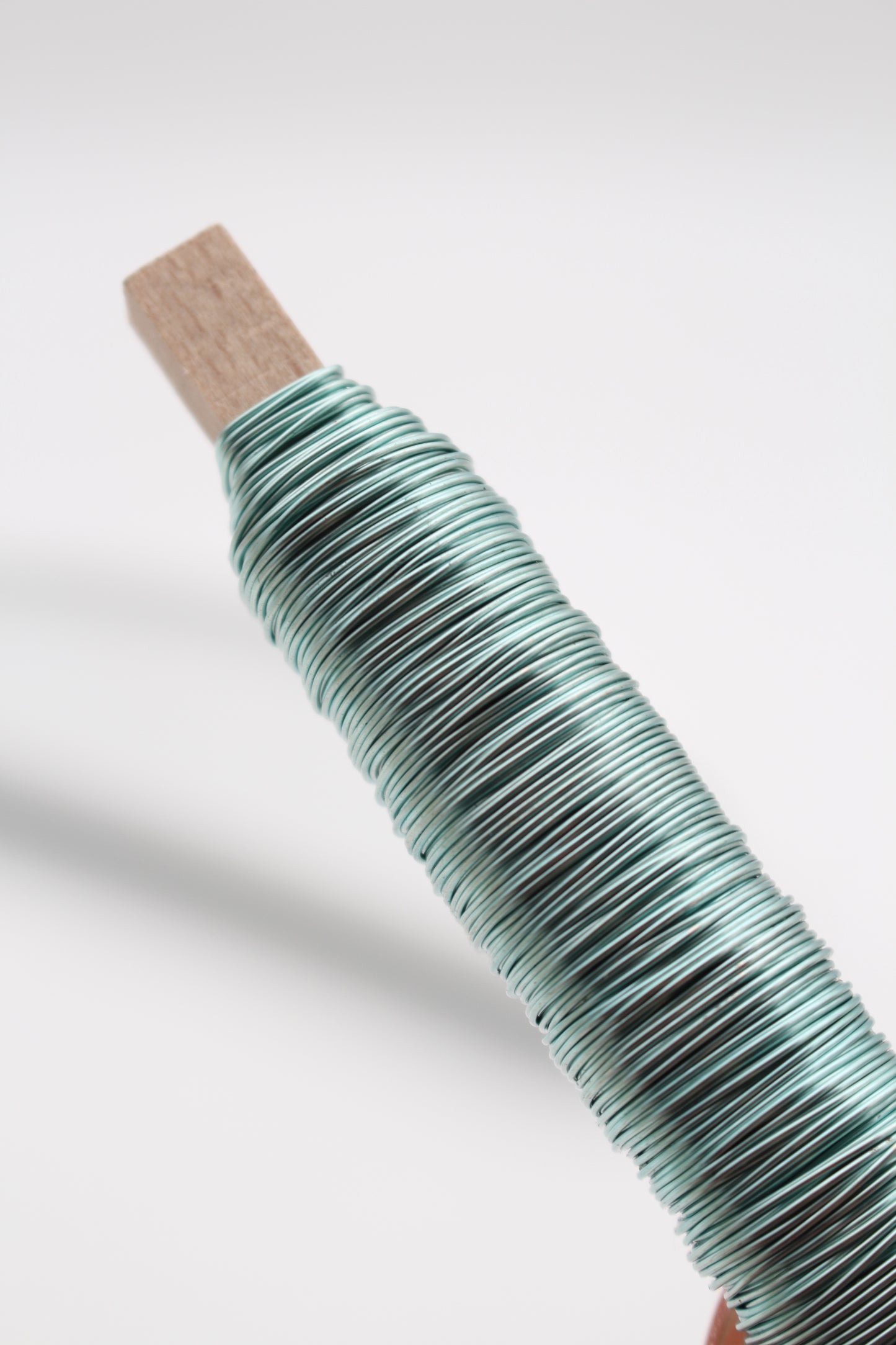 Draht auf Holzspule 100 Gramm eisblau