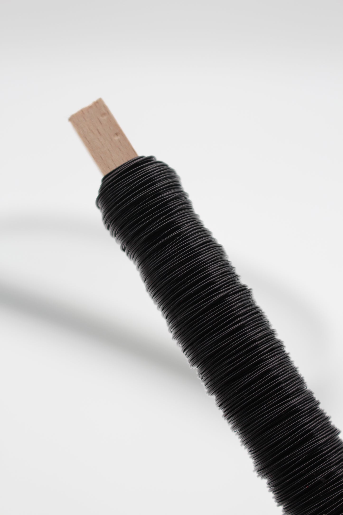 Draht auf Holzspule 100 Gramm schwarz