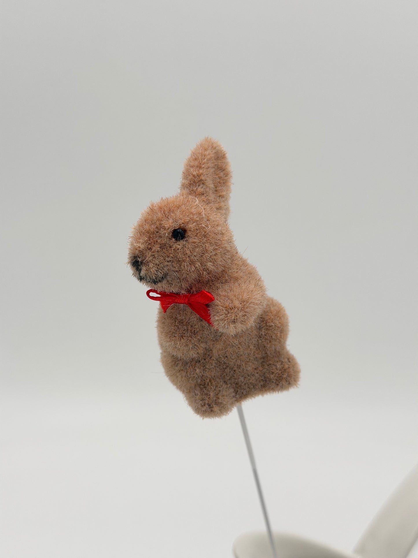 Dekostecker Hase braun beflockt am Draht 1 Stück