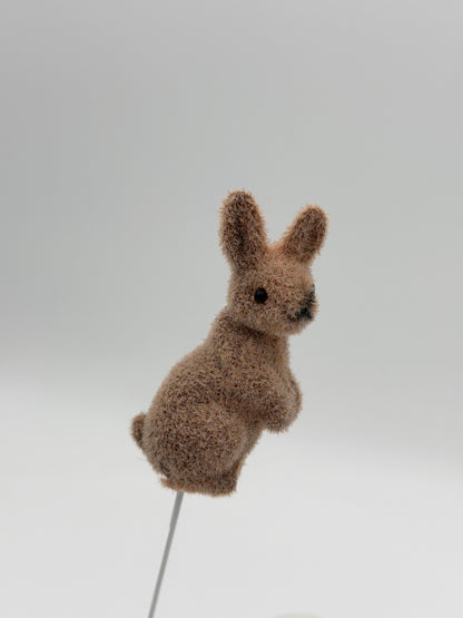 Dekostecker Hase braun beflockt am Draht 1 Stück
