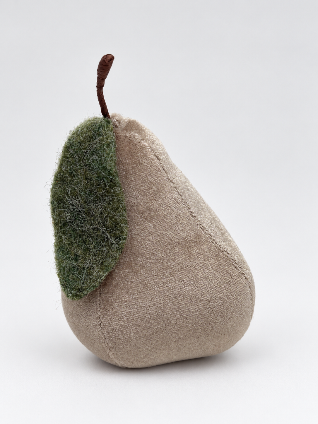 Deko-Birne aus Samt mit Filzblatt 16 cm Obst Herbstdeko in Beige, Gelb & Altrosa