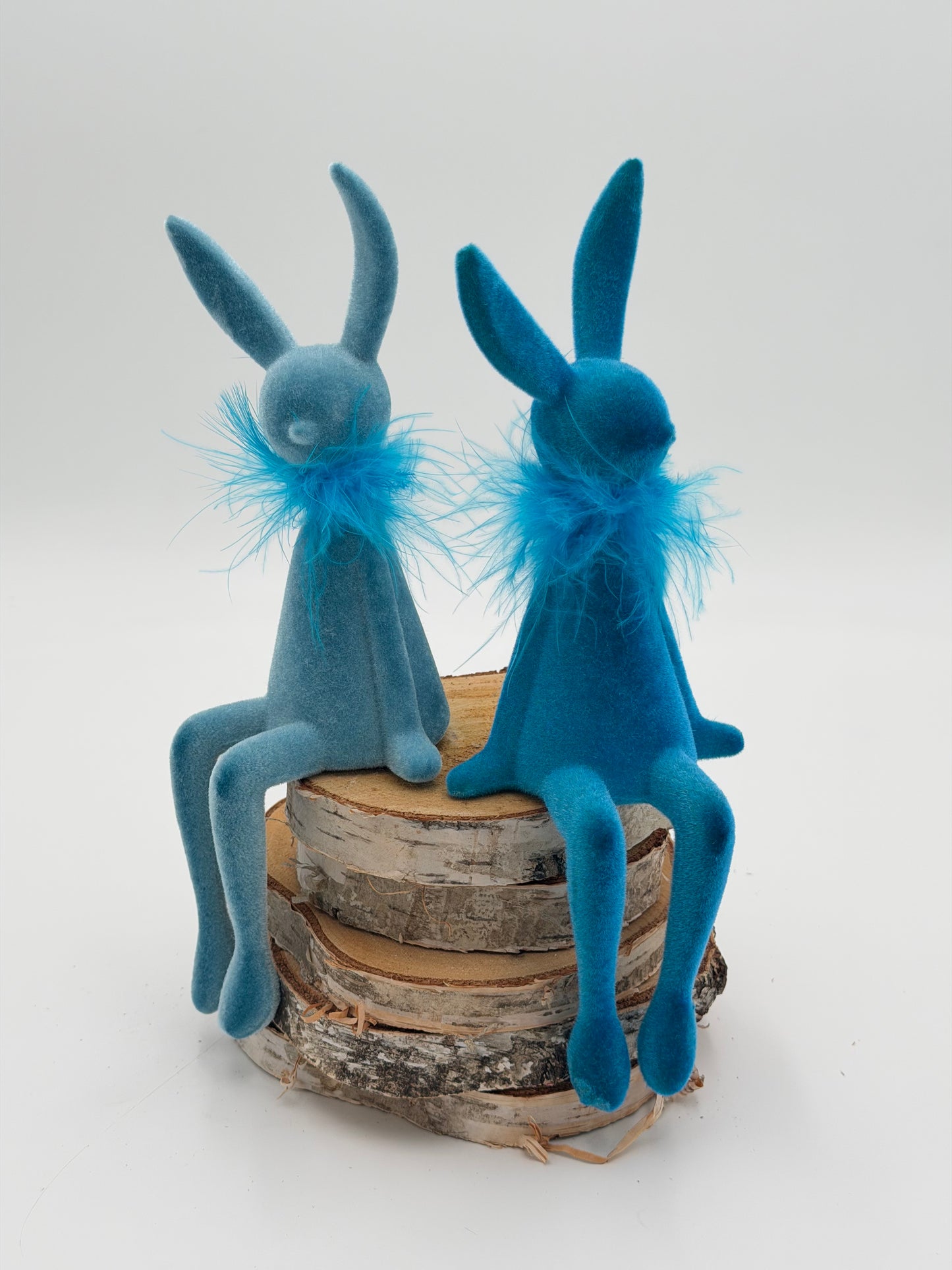 Kantenhocker Osterhase blau 27 cm beflockt sitzend 1 Stück