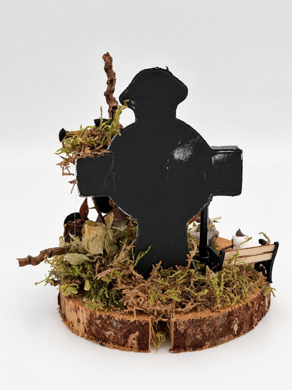 Halloween Friedhof-Gesteck mit Grabstein, Skelett & Katze ca. 19 cm Höhe