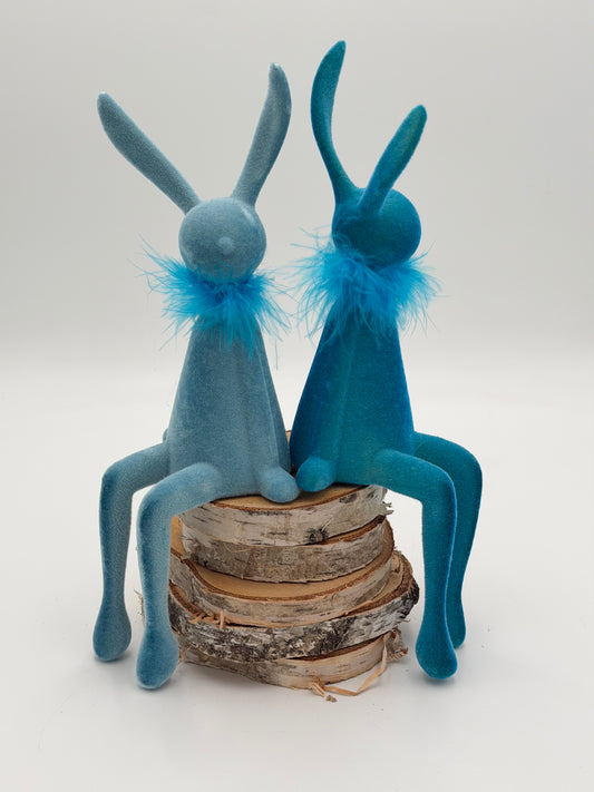 Kantenhocker Osterhase blau 36 cm beflockt sitzend 1 Stück