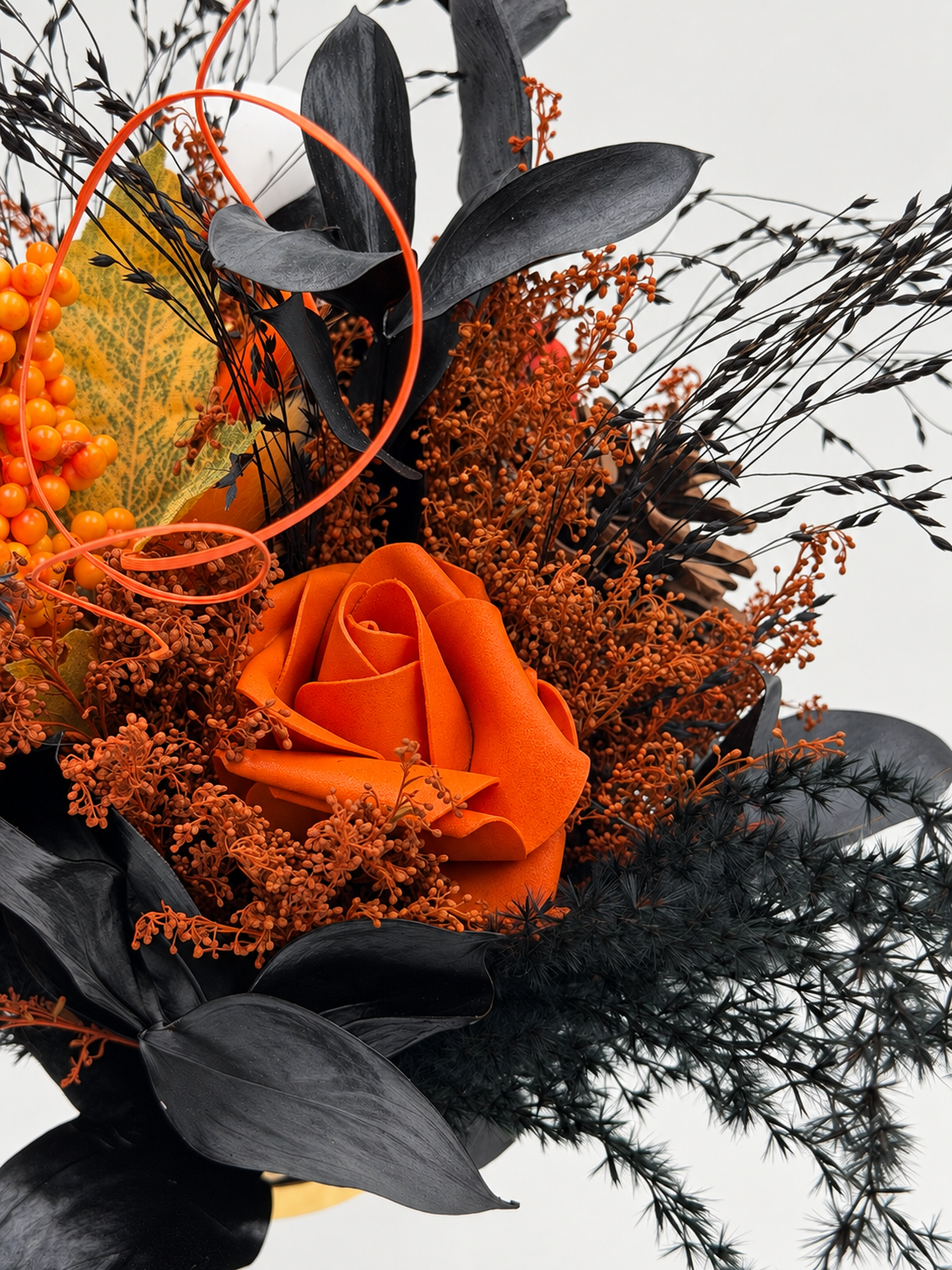 Halloween-Trockenblumenstrauß mit Geist, Kürbis & Spinne Schwarz/Orange ca. 40 cm Höhe