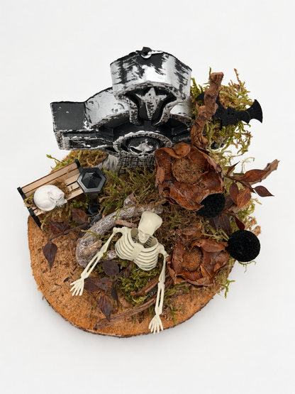 Halloween Friedhof-Gesteck mit Grabstein, Skelett & Katze ca. 19 cm Höhe