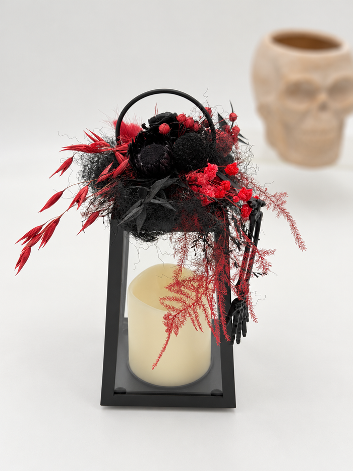Halloween LED Laterne mit Trockenblumen & Skelett-Hand Rot/Schwarz ca. 23 cm Höhe