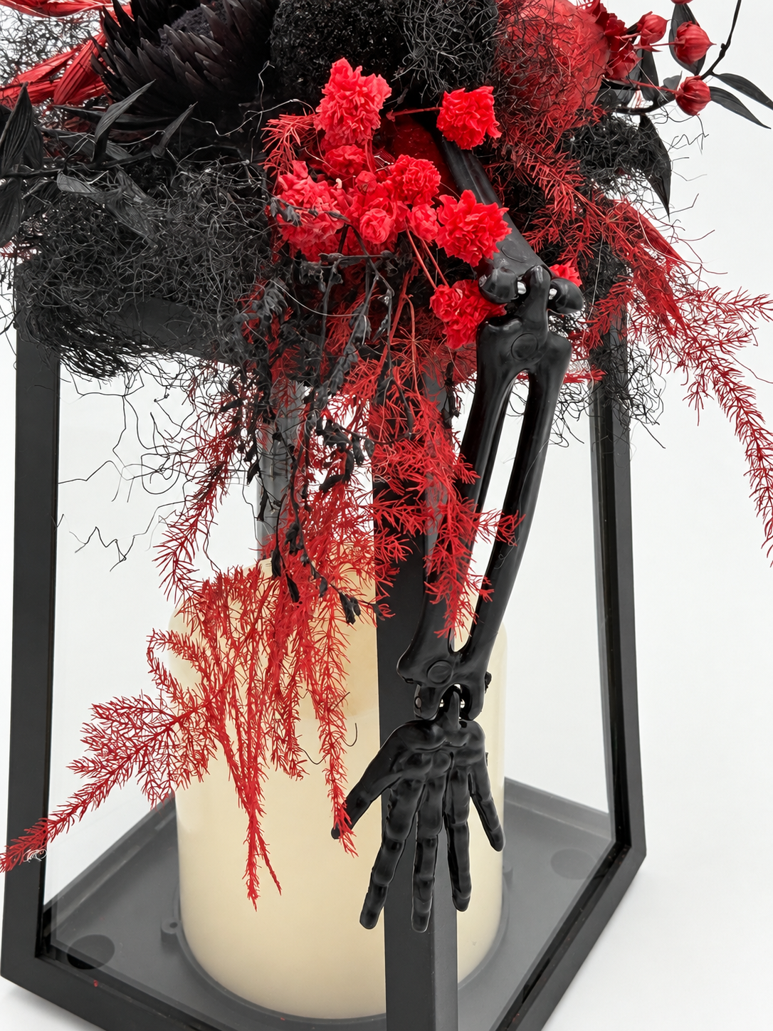 Halloween LED Laterne mit Trockenblumen & Skelett-Hand Rot/Schwarz ca. 23 cm Höhe