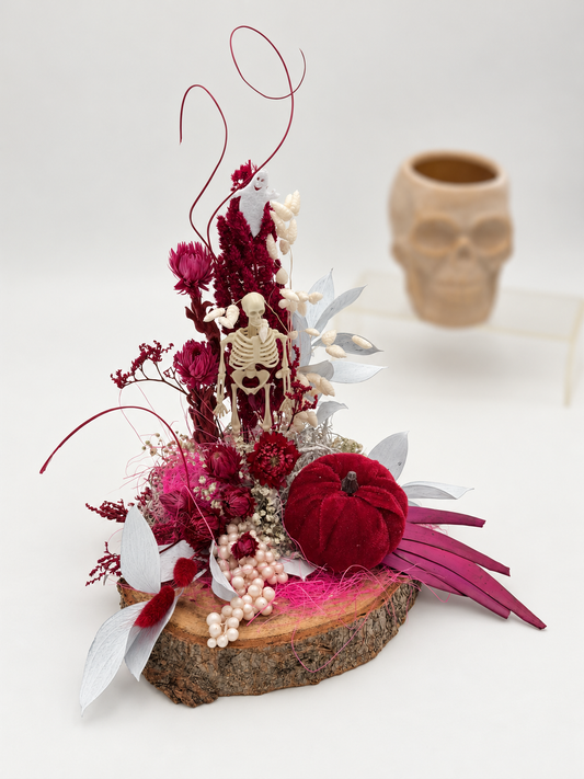 Halloween-Gesteck mit Skelett, Geist & Samtkürbis Bordeaux/Pink ca. 26 cm Höhe