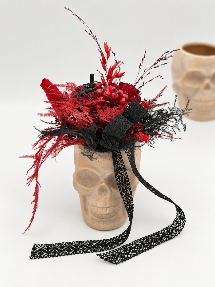 Halloween-Trockenblumenstrauß im Totenkopf-Blumentopf Rot-Schwarz mit Spinne ca. 25 cm Höhe
