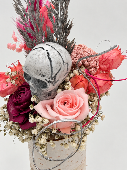 Halloween-Trockenblumenstrauß in Rosa, Bordeaux & Silber mit Totenkopf  ca. 30 cm Höhe