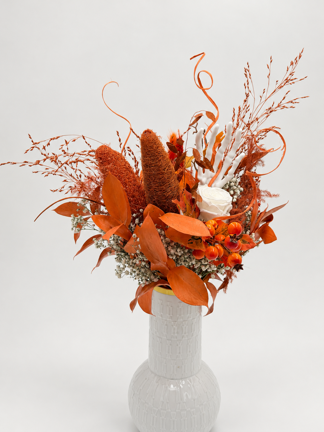 Herbstlicher Trockenblumenstrauß mit Infinity Rose, Kürbis & Skeletthand Orange Weiß ca. 45 cm Höhe