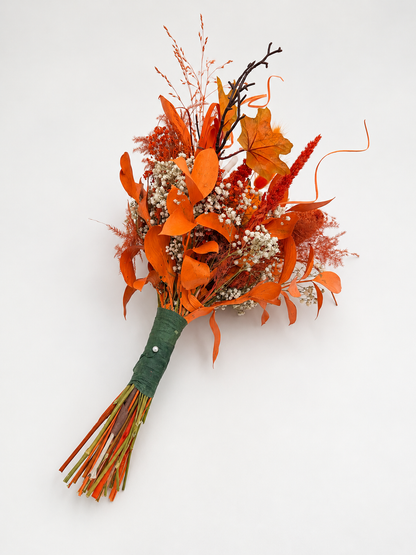 Herbstlicher Trockenblumenstrauß mit Infinity Rose, Kürbis & Skeletthand Orange Weiß ca. 45 cm Höhe