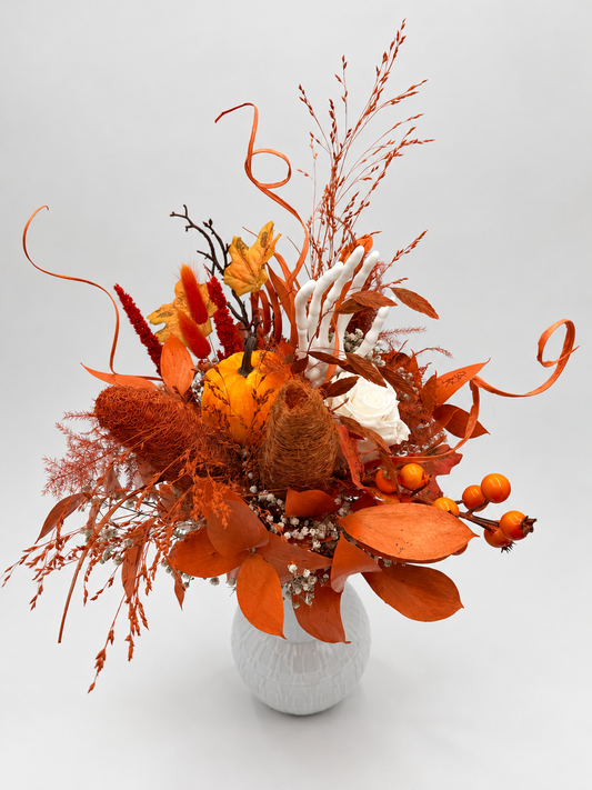 Herbstlicher Trockenblumenstrauß mit Infinity Rose, Kürbis & Skeletthand Orange Weiß ca. 45 cm Höhe