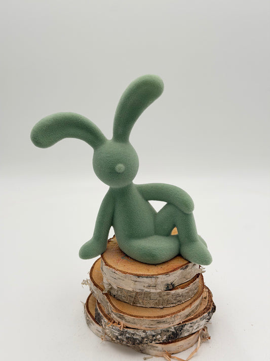 Hase sitzend salbei grün beflockt Ostern Frühling 20 cm