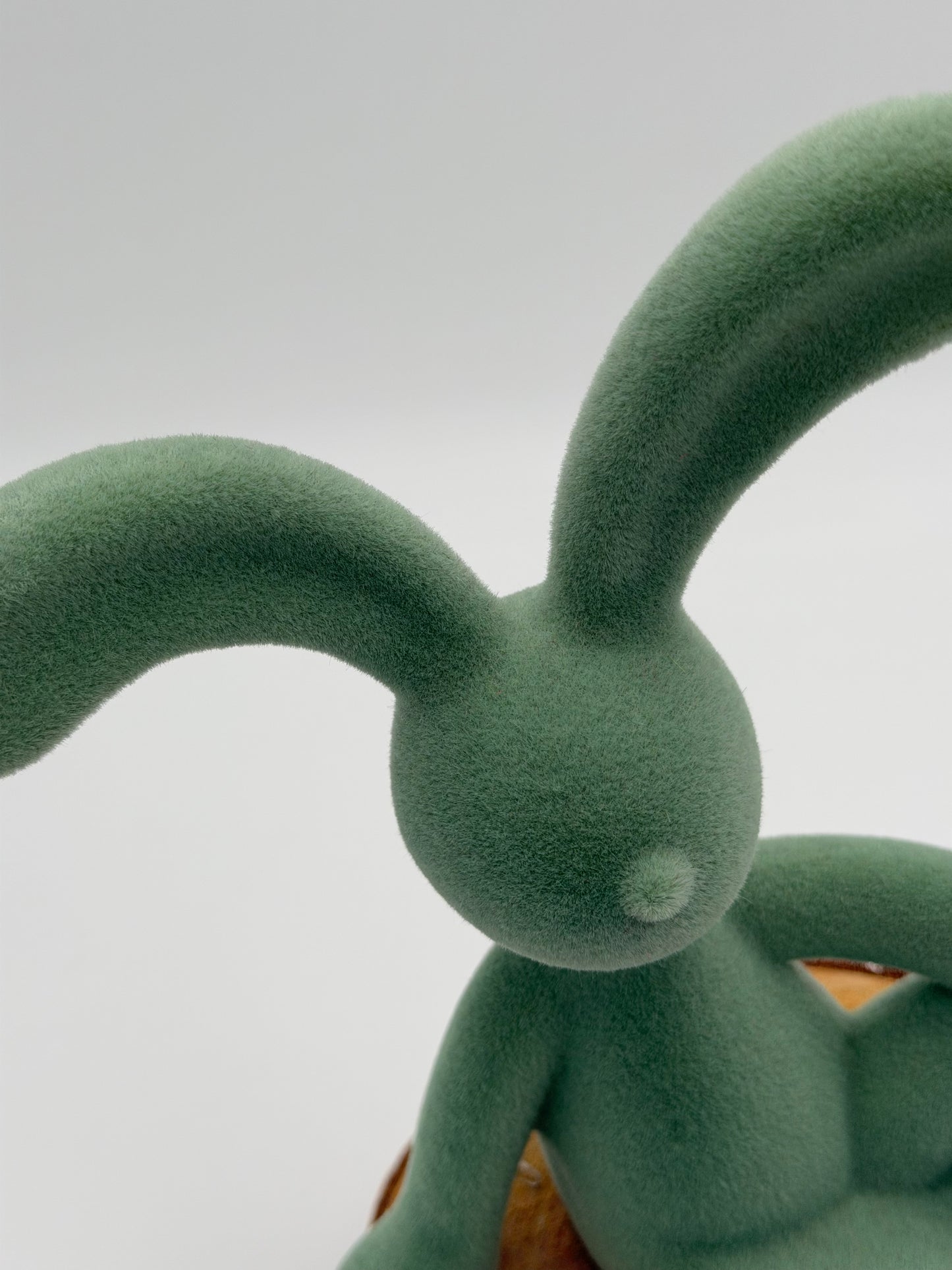 Hase sitzend salbei grün beflockt Ostern Frühling 20 cm