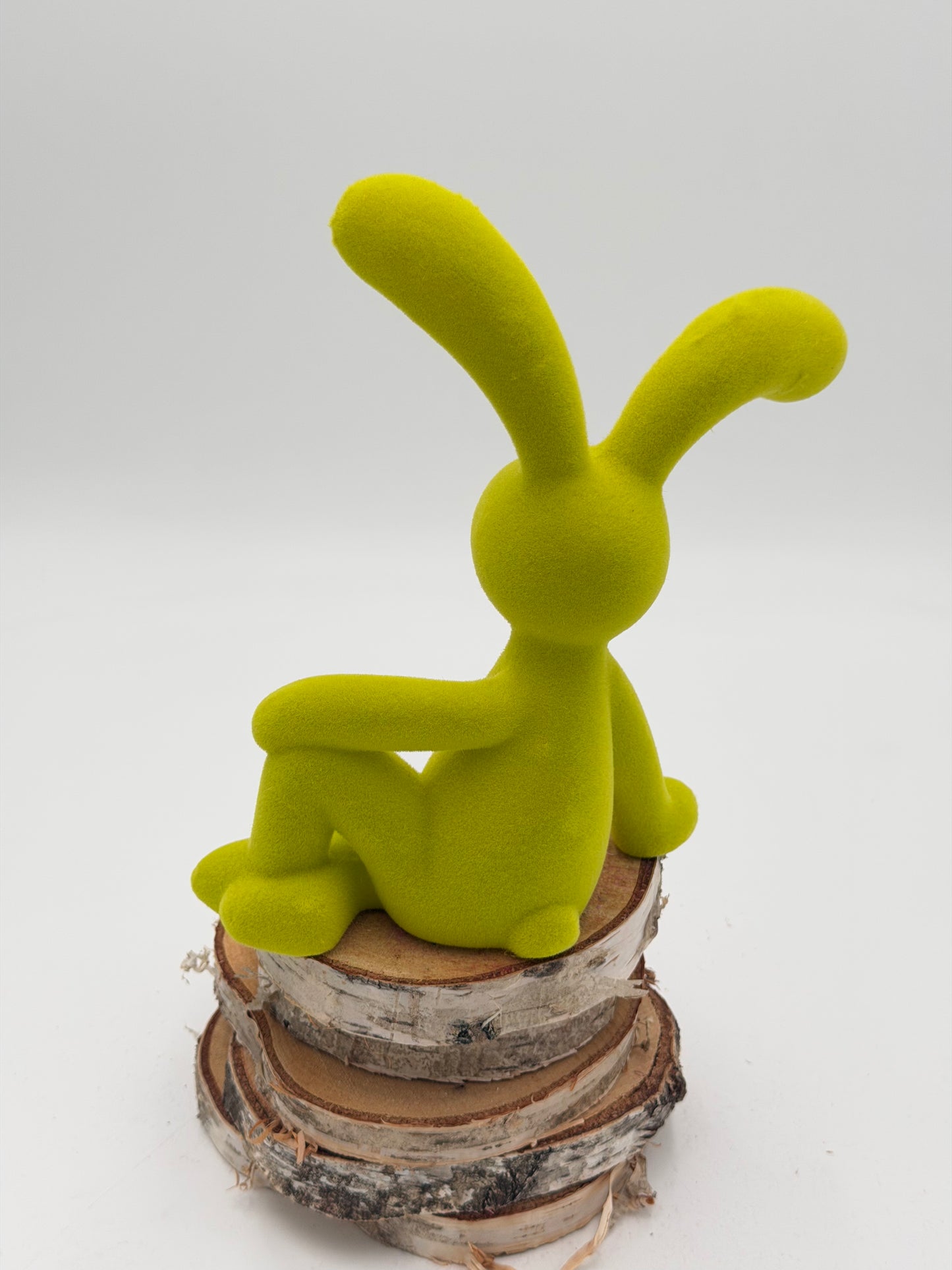 Hase sitzend hellgrün beflockt Ostern Frühling 20 cm