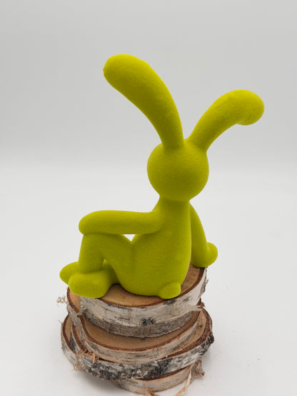 Hase sitzend hellgrün beflockt Ostern Frühling 20 cm