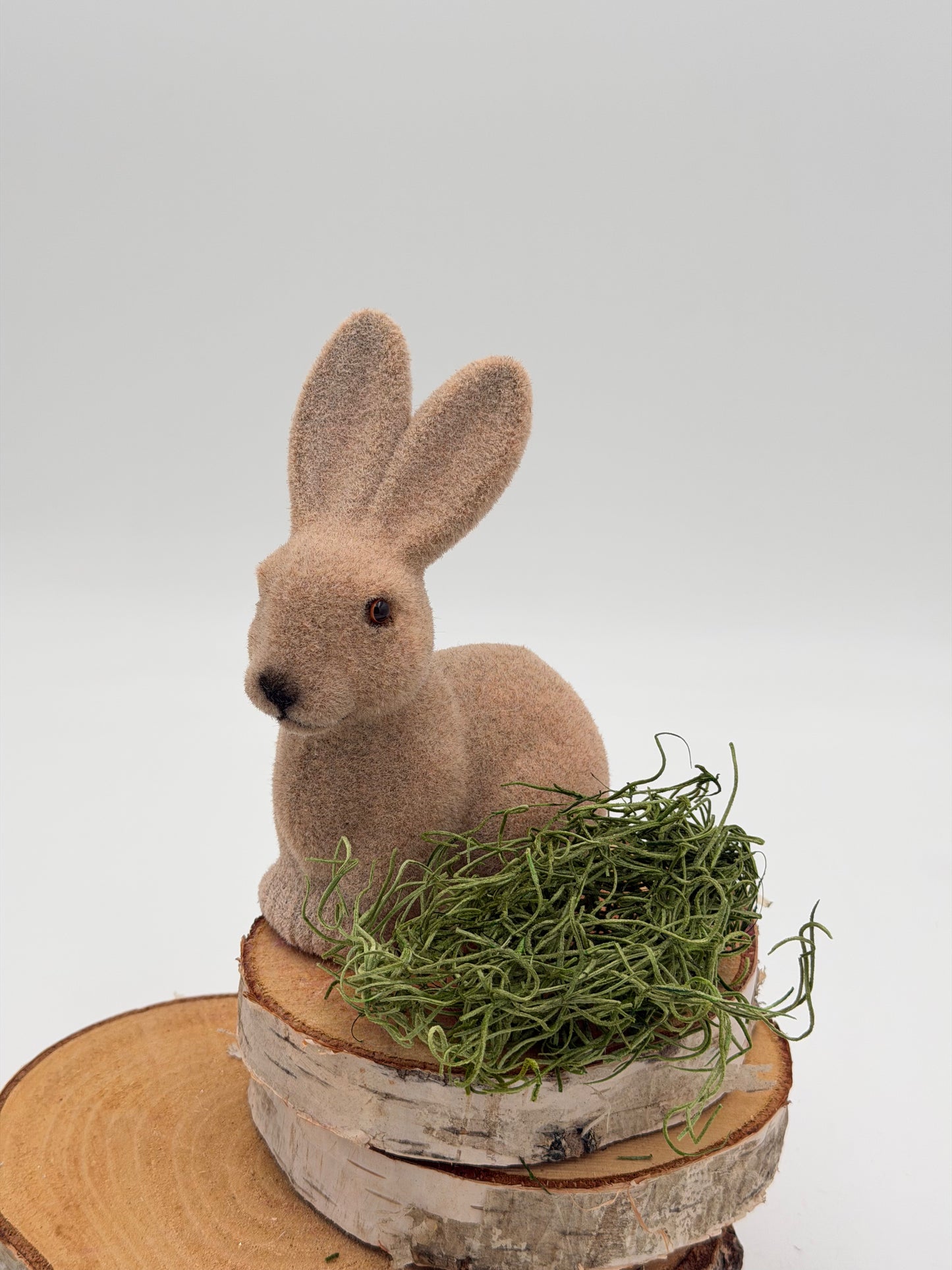 Hase sitzend braun beflockt Ostern Frühling 15 cm