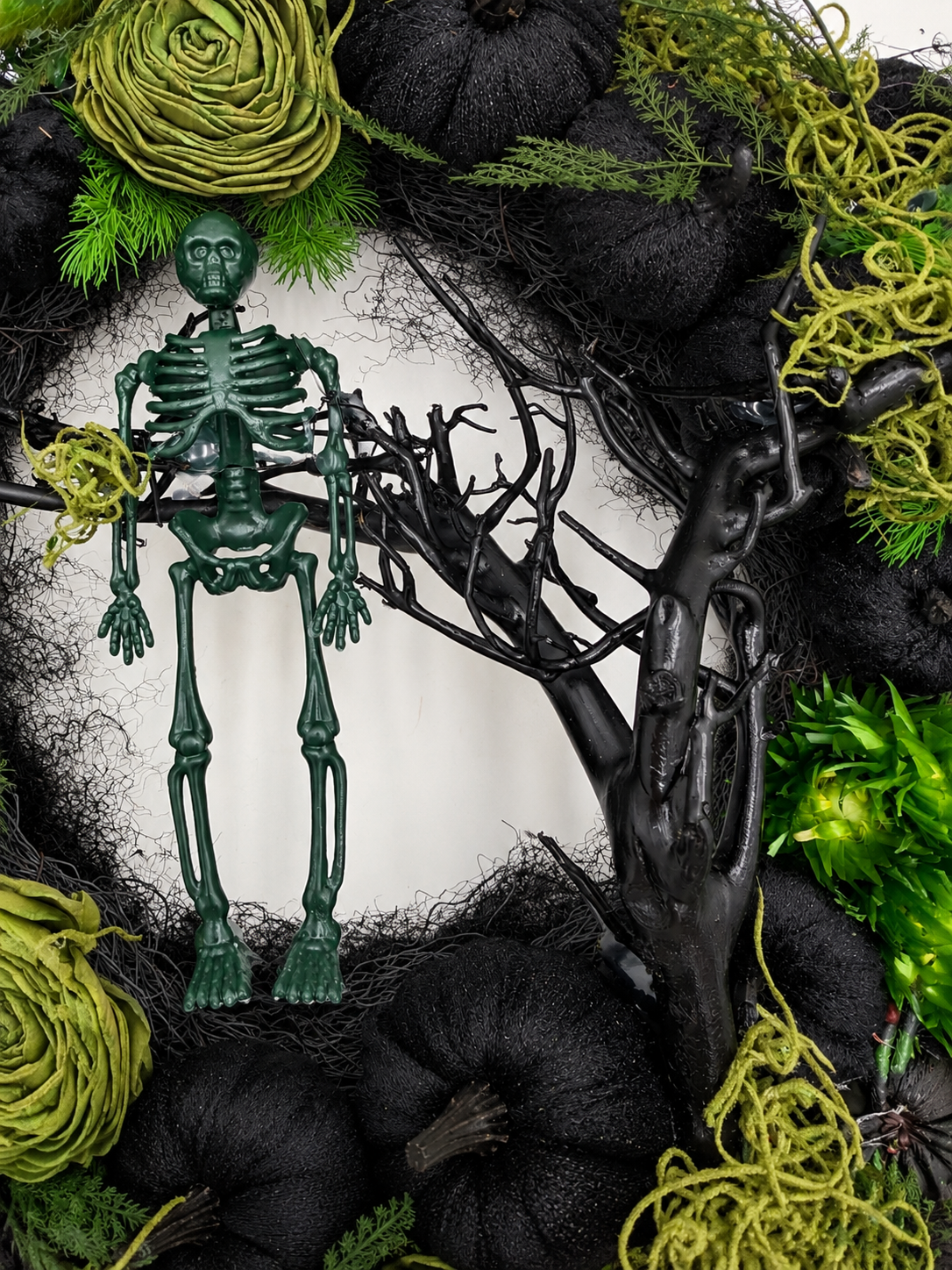 Halloween-Kranz „Dark Forest“ Schwarz & Grün mit Skelett Ø 30 cm