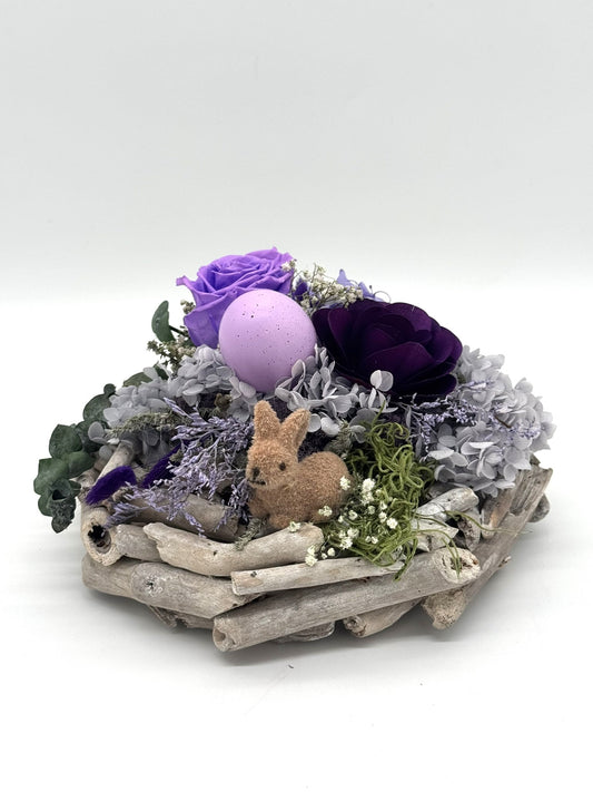 Osternest auf Holzkranz mit Infinity Rose lila/flieder