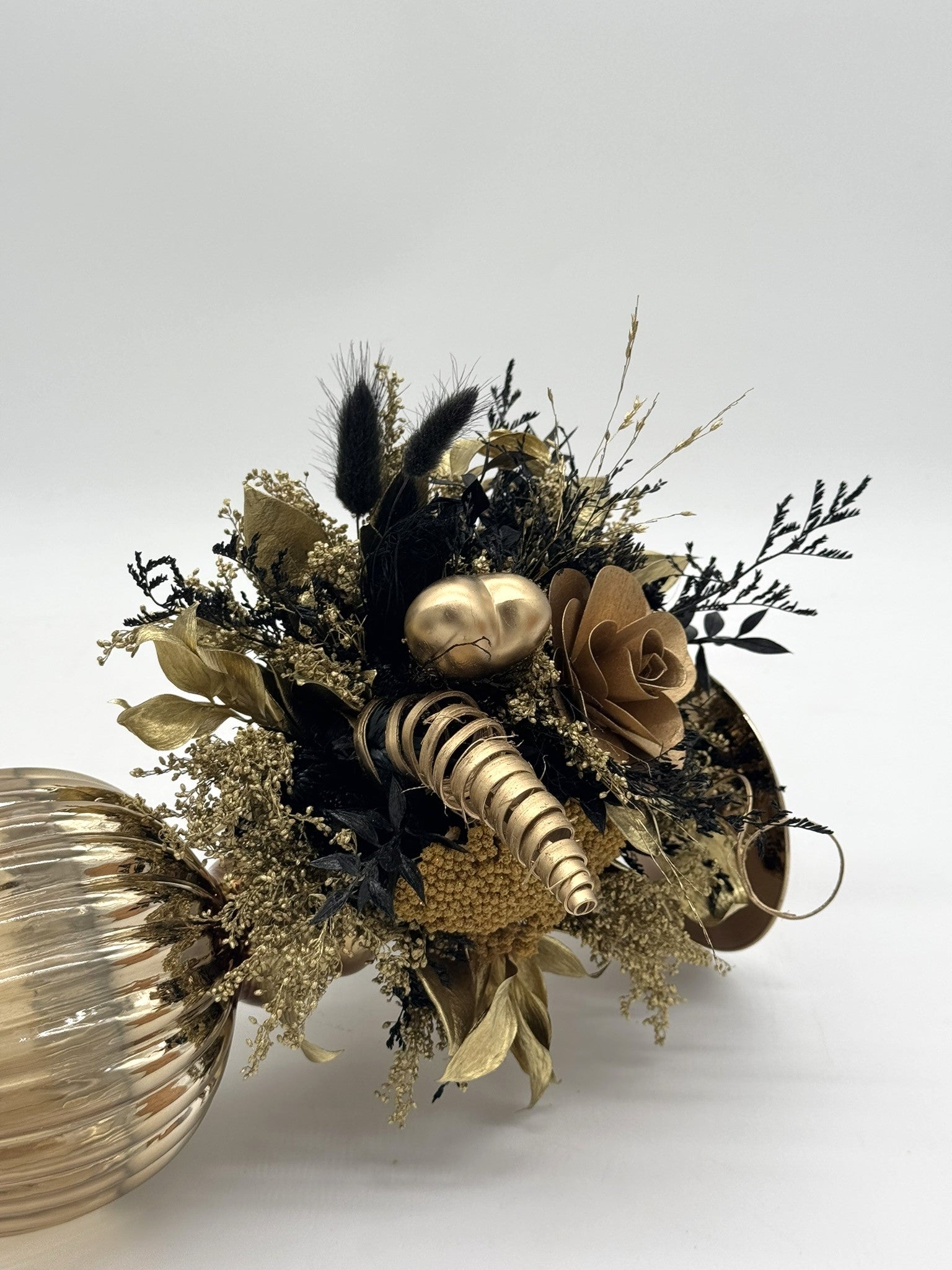 Trockenblumenstrauß gold schwarz – Schnulli und TamTam